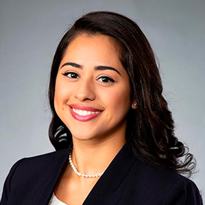 Claudia Lopez-Knapp Headshot photo